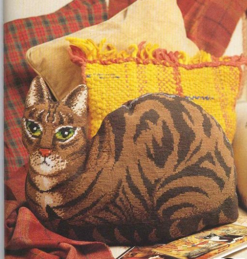 декоративная диванная подушка в виде кота кошки вышитая крестом, простая и удобная цветная схема, цветовой ключ