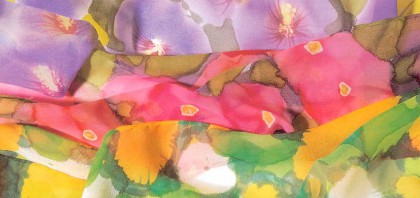 разноцветные цветы на шелке