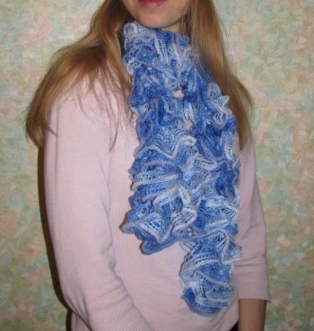вяжем голубой шарф