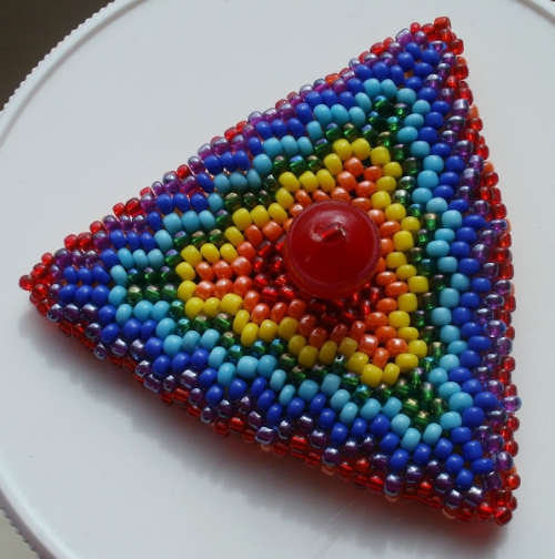 Плетение треугольной шкатулки из бисера рис. 13