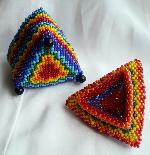 Плетение треугольной шкатулки из бисера рис. 17