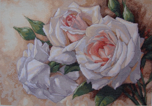 Картина с белыми розами вышитая крестом