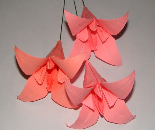 Лилии оригами