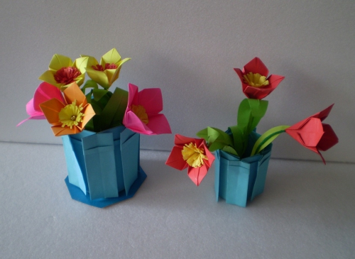 Вазы с цветами из бумаги в технике оригами