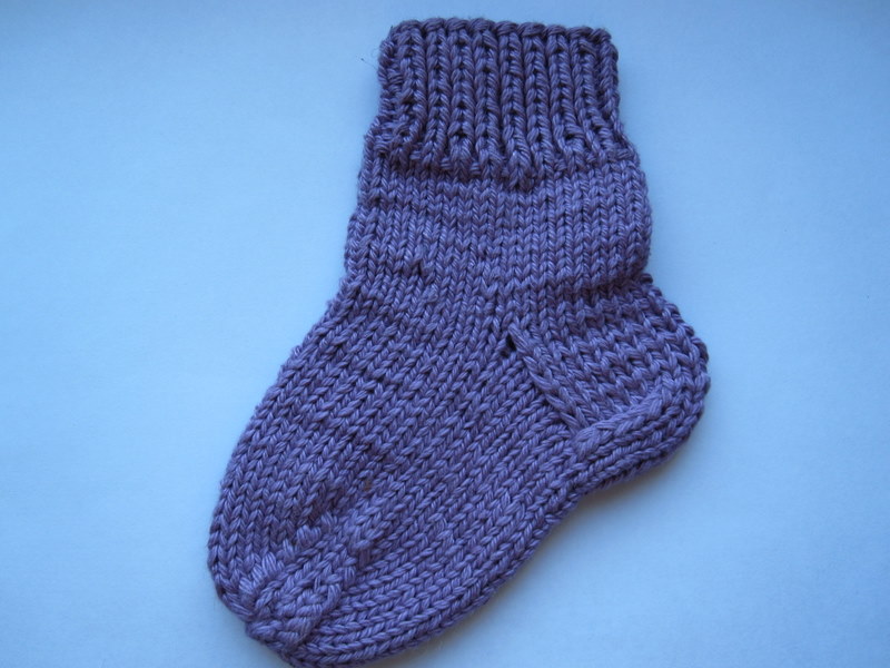 Как связать носки для новорожденных спицами. Сколько петель, какая длина стопы
