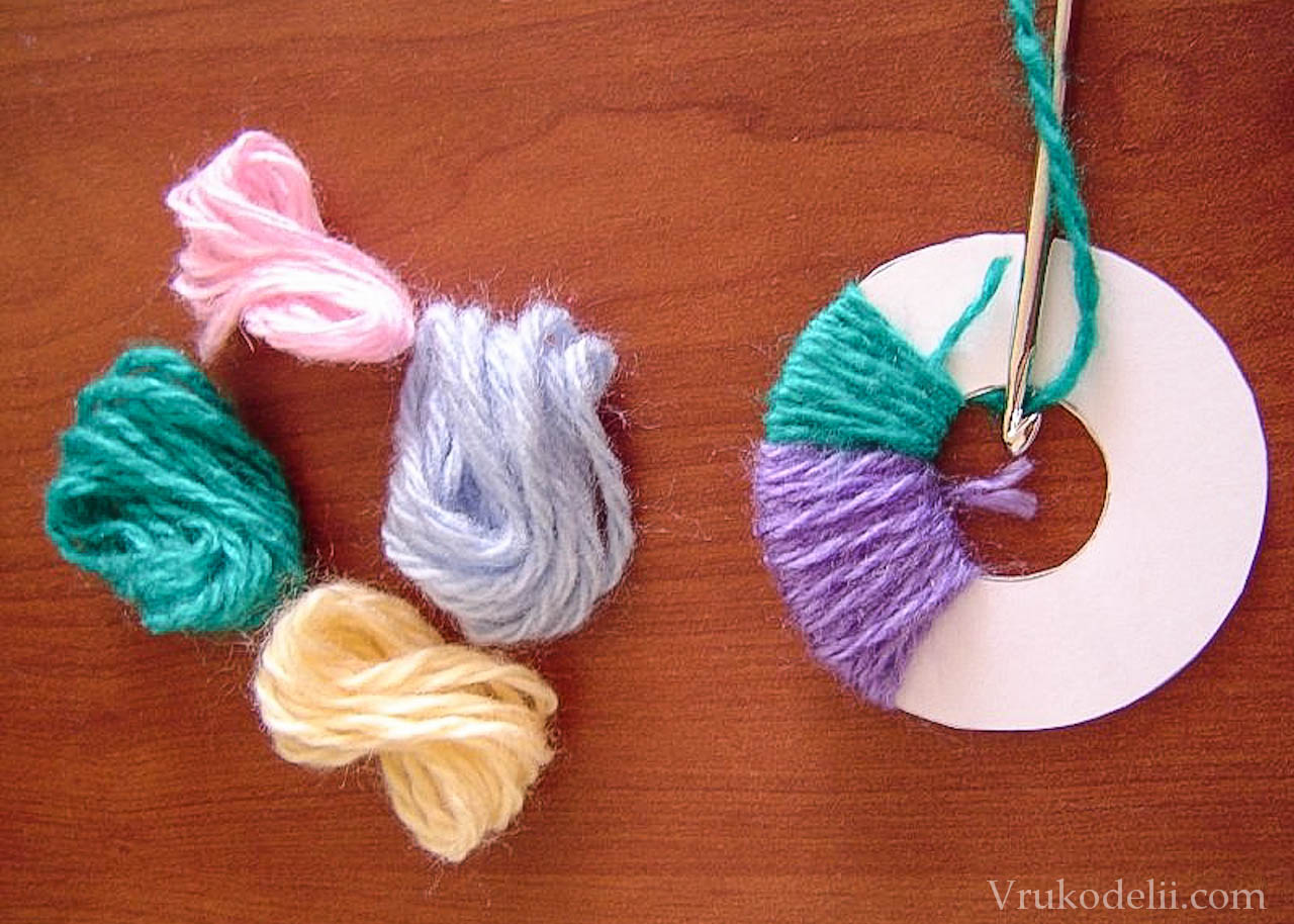 Как сделать помпоны из ниток для вязания?