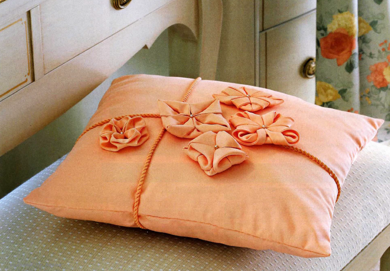 Декоративные подушки и чехлы